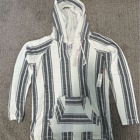 Poncho Sweater - New with Tags - Picture 4 of 4